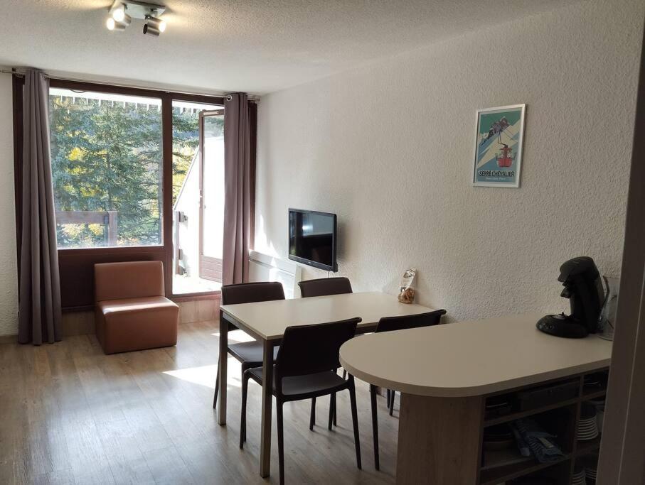 Appartement Idealement Situe Saint Chaffrey Bagian luar foto